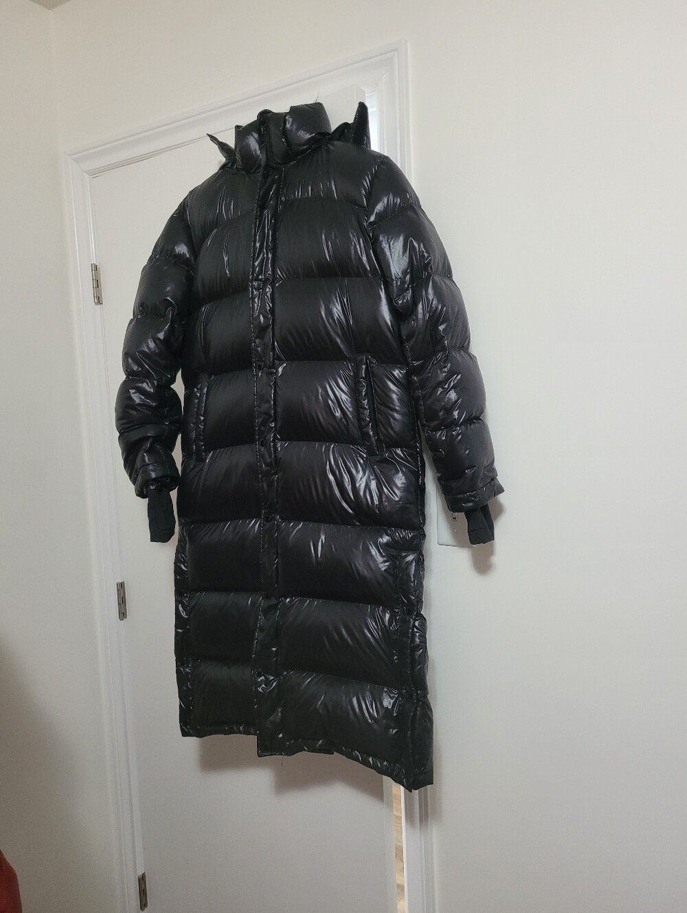 TNA SUPER PUFF LONG WOMENS SMALL SHINY BLACK